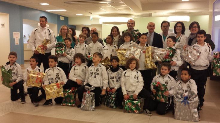 I giovanissimi Juventus club all'Ospedale dei Bambini