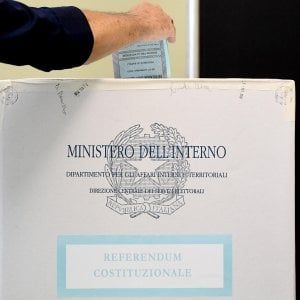 Elezioni, a Bari un centenario al seggio: "Ho votato per il primo parlamento della Repubblica"