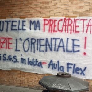 Orientale, sit-in lavoratori e studenti