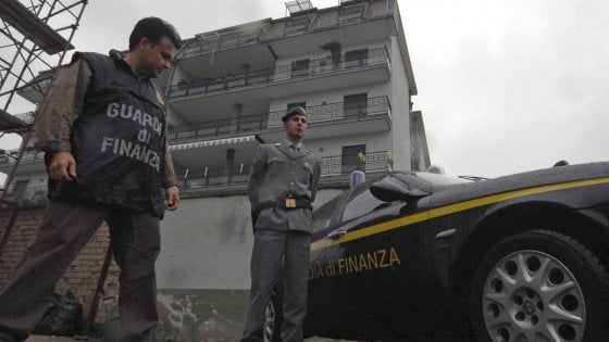 Lavoro: blitz della Finanza nel Casertano, sanzionate sei aziende