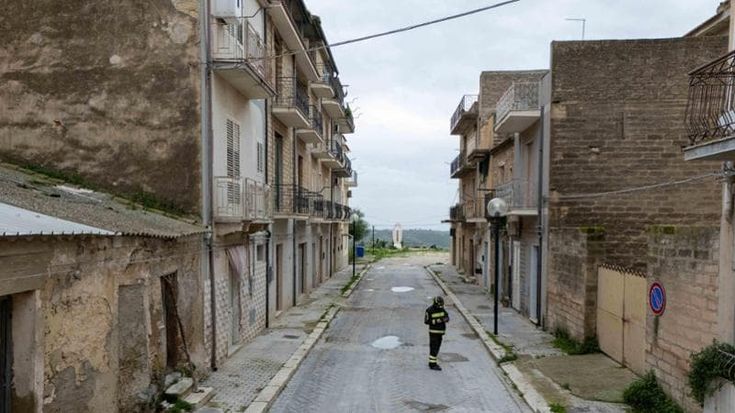 Niscemi, voci da un abbandono: “Tutta la nostra vita appesa a un precipizio”