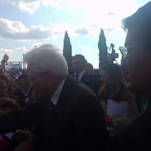Ricerca, Mattarella visita la Biogem e stringe la mano agli studenti