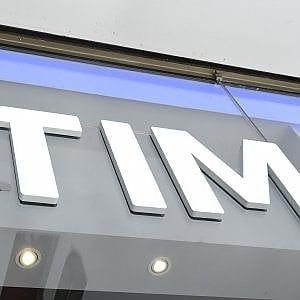 Telecom, Cdp e F2i in pista per Sparkle. Il Copasir: "Resti italiana"