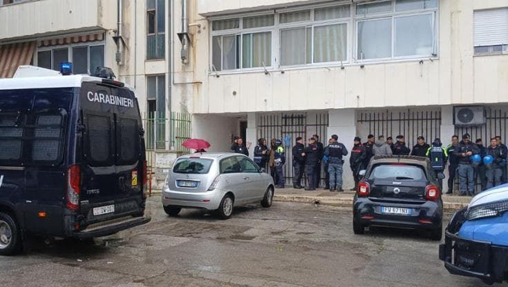 Case popolari ai clan, a Bari nuovo sgombero: a Japigia liberato appartamento occupato dai Lafirenze