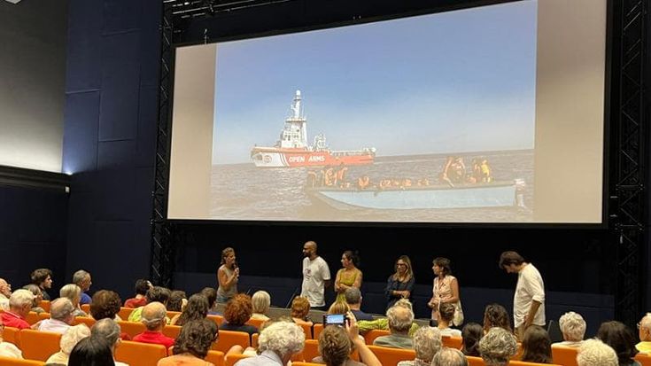Firenze, Open Arms al governo: “No all’arbitrarietà sui salvataggi in mare”