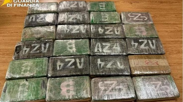 Smantellata rete di narcotrafficanti, quattordici persone in manette
