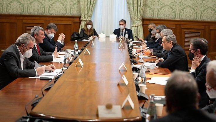 Pensioni, proposta del governo 64 anni e con un taglio del 3%