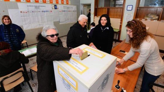 Covid, gli anziani potranno saltare la fila ai seggi