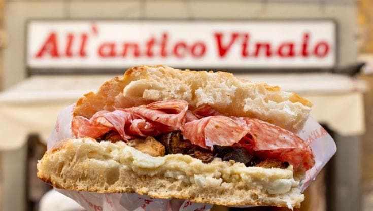 All’Antico Vinaio prova a conquistare Parigi con le schiacciate a due passi dal Moulin Rouge