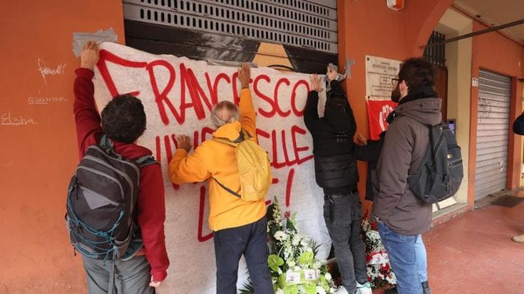 Il ricordo di Francesco Lorusso, i centri sociali contro il Comune