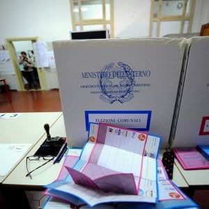Sorrisi, parole e spot: sul web si vota la propaganda migliore