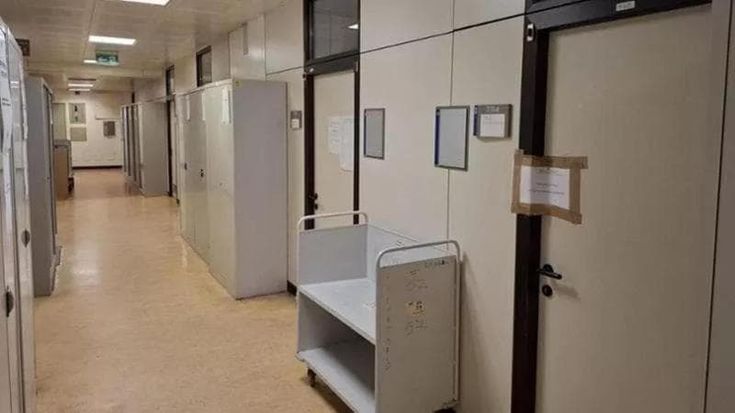 Armi, soldi falsi e gratta e vinci: nuovi sequestri nella stanza dell’autista infedele in tribunale