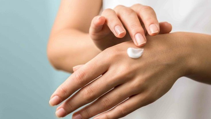 Ecco i rimedi naturali per salvare le mani "stressate"