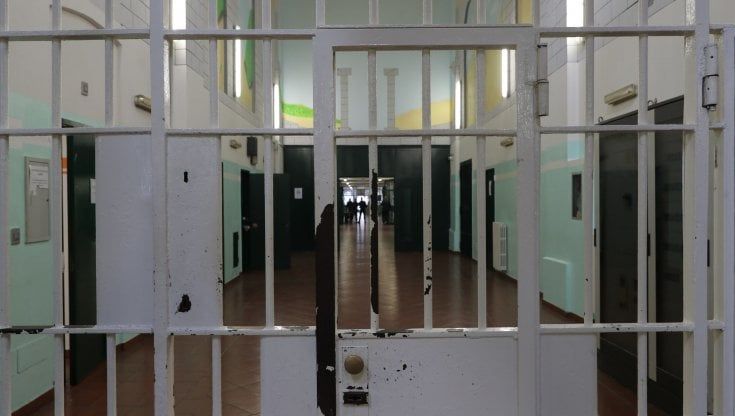 Frosinone, detenuto armato di pistola spara in carcere: un regolamento di conti. "Episodio gravissimo. Non accadeva dagli anni di Piombo"