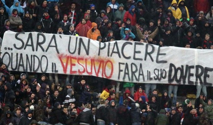 Bologna, cori e striscioni contro napoletani: curva a rischio squalifica
