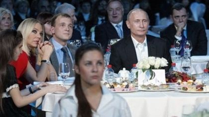Ornella Muti a cena con Vladimir Putin invece che sul palco: condannata per tentata truffa