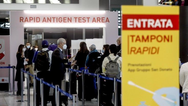 Malpensa, cosa succede a chi arriva dalla Cina e viene trovato positivo al Covid dopo i controlli in aeroporto 