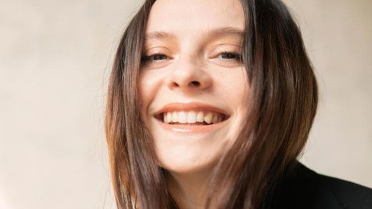 Francesca Michielin a Sanremo con il tutore: “Sono caduta dalle scale anche stavolta”