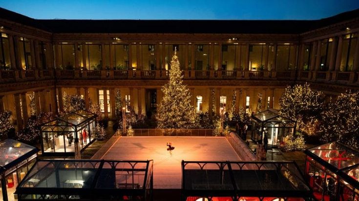 Piste di pattinaggio, alberi benefici e gospel: iniziative solidali a Milano per Natale 2025