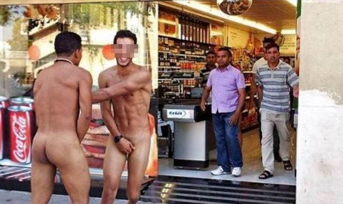 Turisti italiani nudi in strada: Barcellona si ribella alla 'movida maleducata'