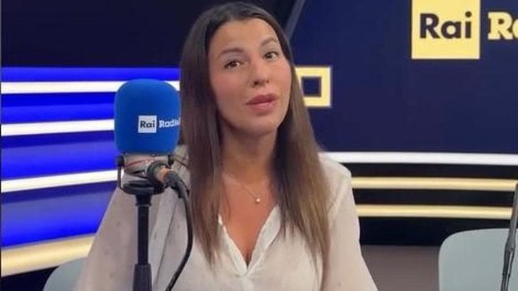 Chi è Claudia Conte. Cerimonie, eventi, ospitate Rai: una vita a misura di Instagram