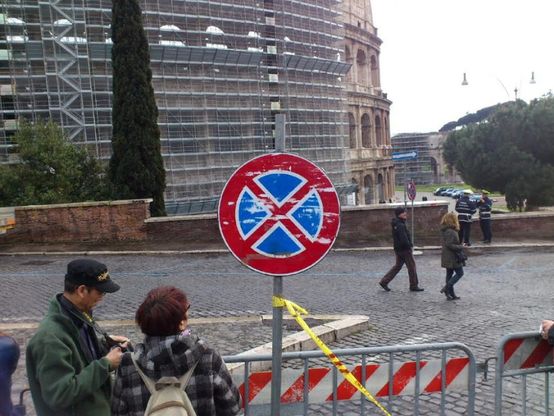 Obama Day, Colosseo blindato, turisti e curiosi in attesa