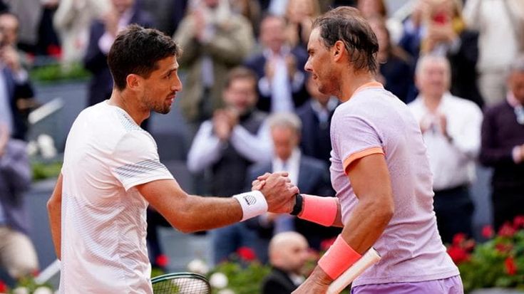 Cachin chiede la maglia a Nadal dopo la partita all’Atp Madrid: “Un sogno che diventa realtà”