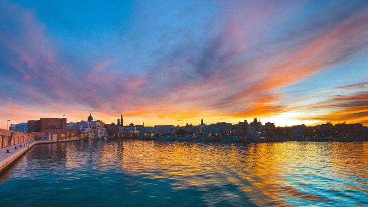 Il tramonto di Monopoli a novembre è una tavolozza di colori: “Mille sfumature tra cielo e mare”