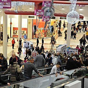Natale, crescono gli acquisti online del 16%. In 9 milioni a caccia di regali in rete