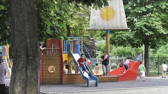 Bologna riapre le aree giochi nei parchi: la pulizia costerà 4mila euro al giorno