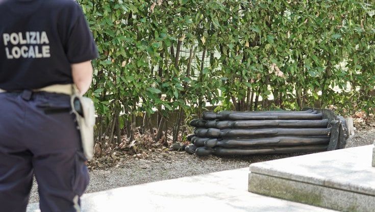 Lo scultore dell'opera vandalizzata, Osvaldo Moi: "Mi hanno strappato il cuore"