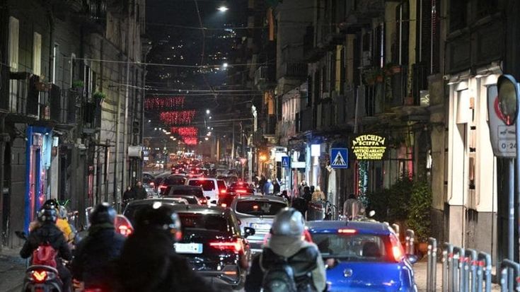 Paralisi traffico, i commercianti: “Subito piano per le festività”. Il Comune: usare mezzi pubblici