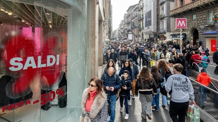 Epifania, notte bianca per giocattoli e saldi a Napoli: negozi aperti al corso Umberto e navette per il villaggio in piazza Mercato