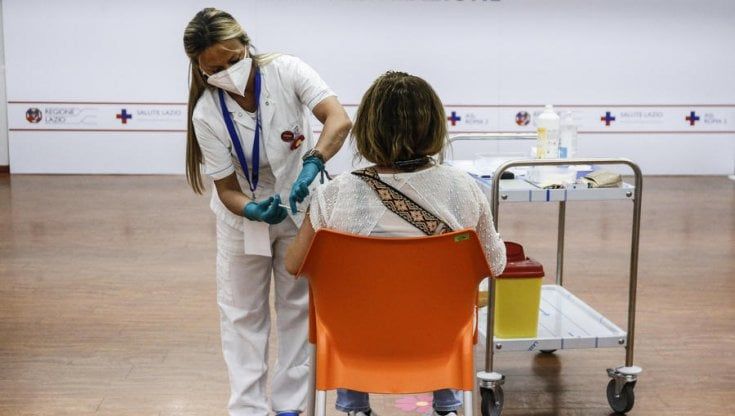Contagi Covid, l'affondo di Crisanti: "I conti non tornano" 
