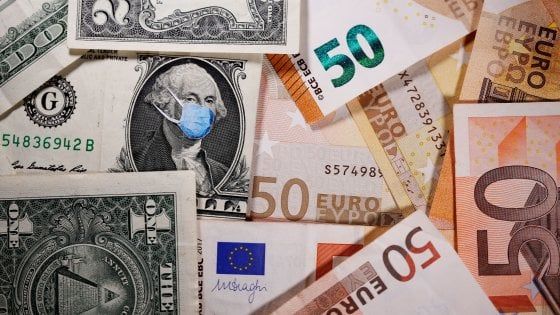 Crisi e manager: una sforbiciata del 50% agli stipendi top darebbe 2,5 miliardi alla cassa integrazione in tre mesi