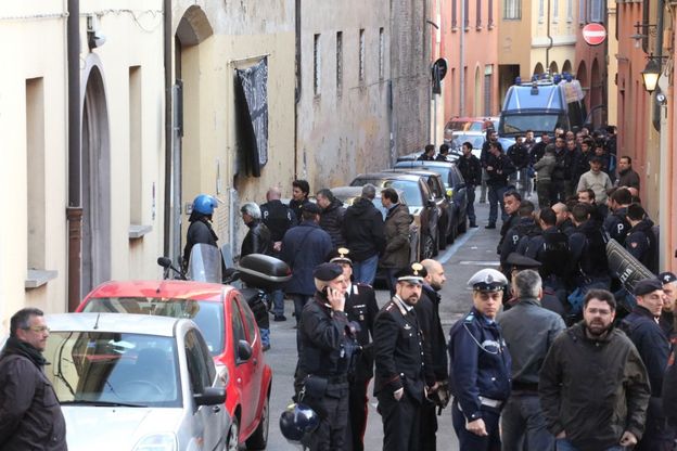"Recinzioni e muri contro le occupazioni in citt&agrave;"