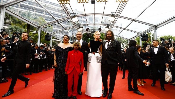 Cannes, Cate Blanchett presenta 'The new boy'. E dei supereroi dice: "Non tutti indossano scarpe" 
