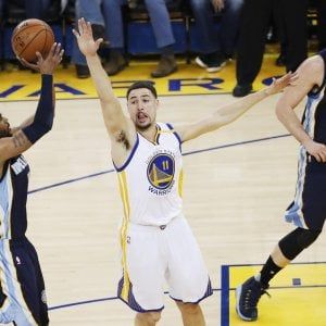 Basket, Nba: harakiri Golden State, Cleveland torna al successo
