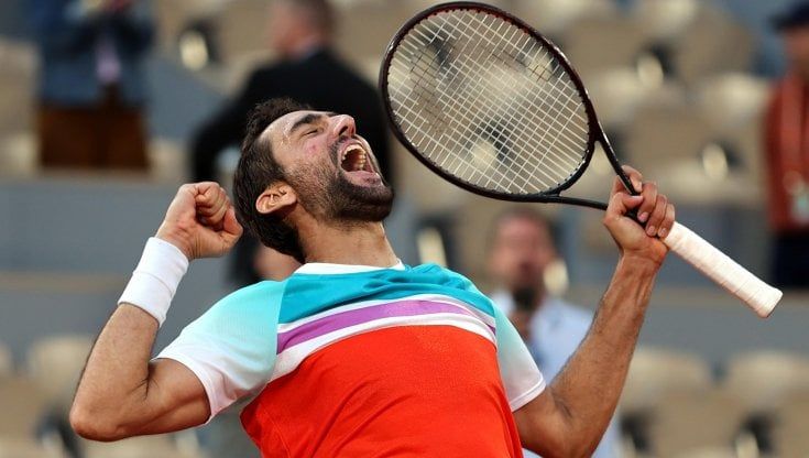 Roland Garros, Cilic in semifinale dopo una maratona con Rublev. Donne, facile per Swiatek