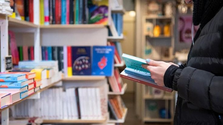Luca Ambrogio Santini, presidente delle librerie indipendenti di Milano: “Le nostre richieste al Comune contro le chiusure: più fondi, affitti agevolati e un bollino di qualità”