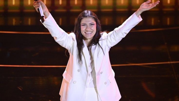 Elisa si fa in due: “Mi sento come Monica Vitti”