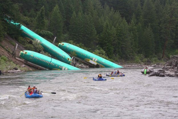 Usa, deraglia un treno nel Montana, ma sembra un disastro aereo