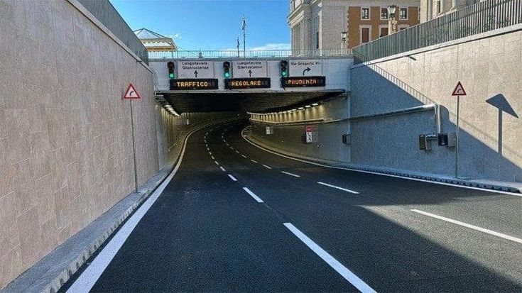“Belle le fontane di piazza Pia”. Il passo indietro di monsignor Fisichella sui simboli del Giubileo