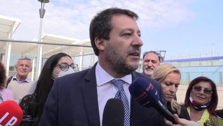 Lucano, Salvini: "Sfruttava immigrati ed è un eroe. Morisi massacrato, ma non sarà processato"