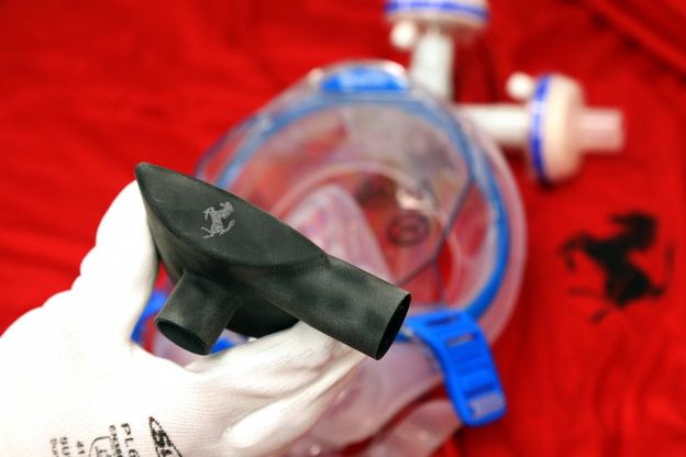 Il marchio Ferrari su sanitari salvavita