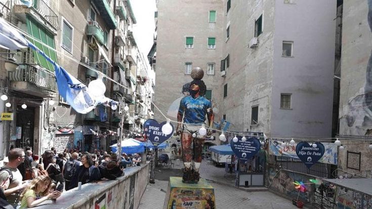 Largo Maradona, via ai lavori: “Restauriamo il murale di Diego”