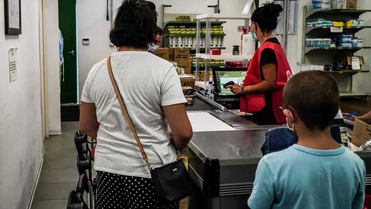 Tra i nuovi poveri:  “La fame è più forte della vergogna”
