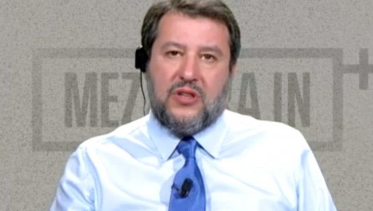 Ucraina, Salvini: "No a fornitura di armi letali a Kiev". Ma poi frena: "Fiducia nel governo per fermare l'aggressione russa"