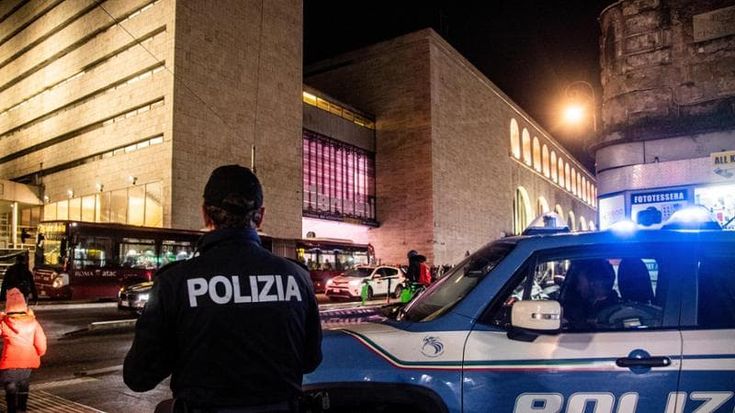 Fermato e picchiato dai poliziotti alla stazione Termini: chiesto l’arresto per 4 agenti