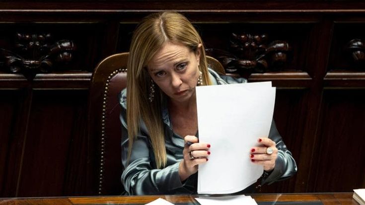 Manovra, assegno unico più alto alle famiglie con Btp. Pensioni tagliate per 732 mila dipendenti pubblici